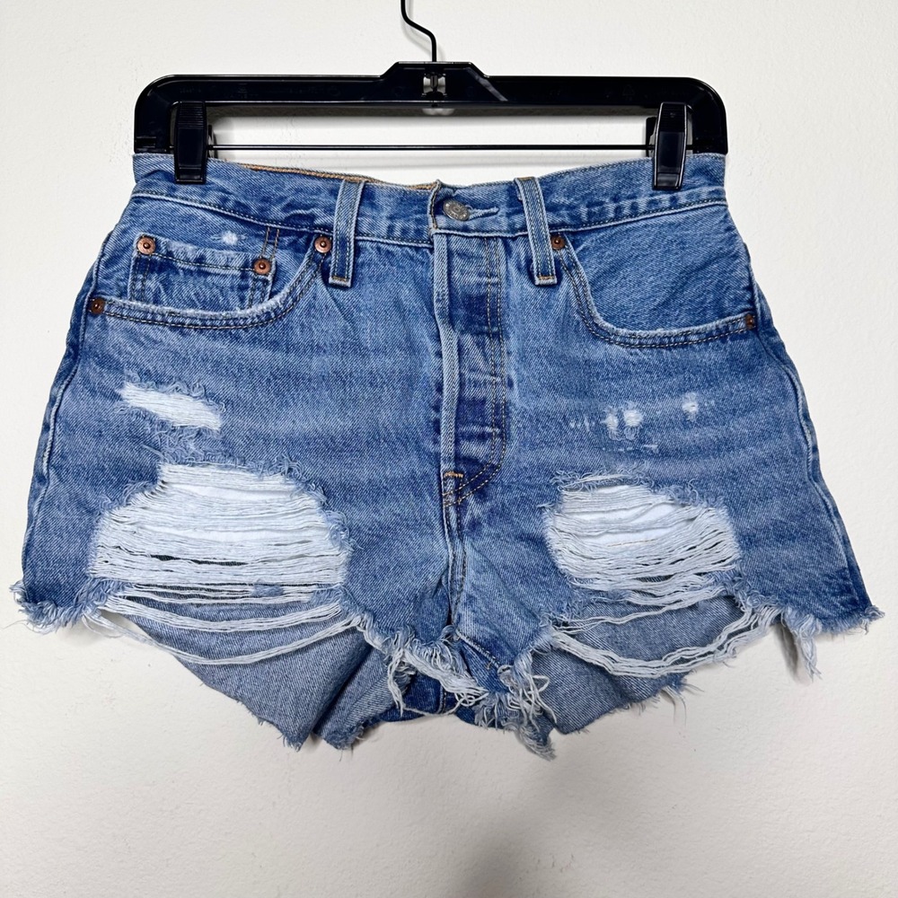 Levis 501 Original Distressed Cut Off Denim Shorts Medium‎ Wash Blue W27
